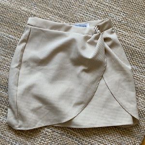 Yellow and white skirt, size medium